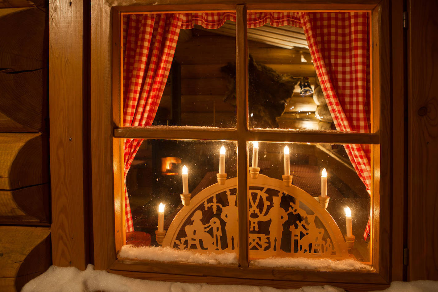Ein Beispiel für einen Schwibbogen aus Holz aus dem Erzgebirge, verkauft im "Tradition & Form"